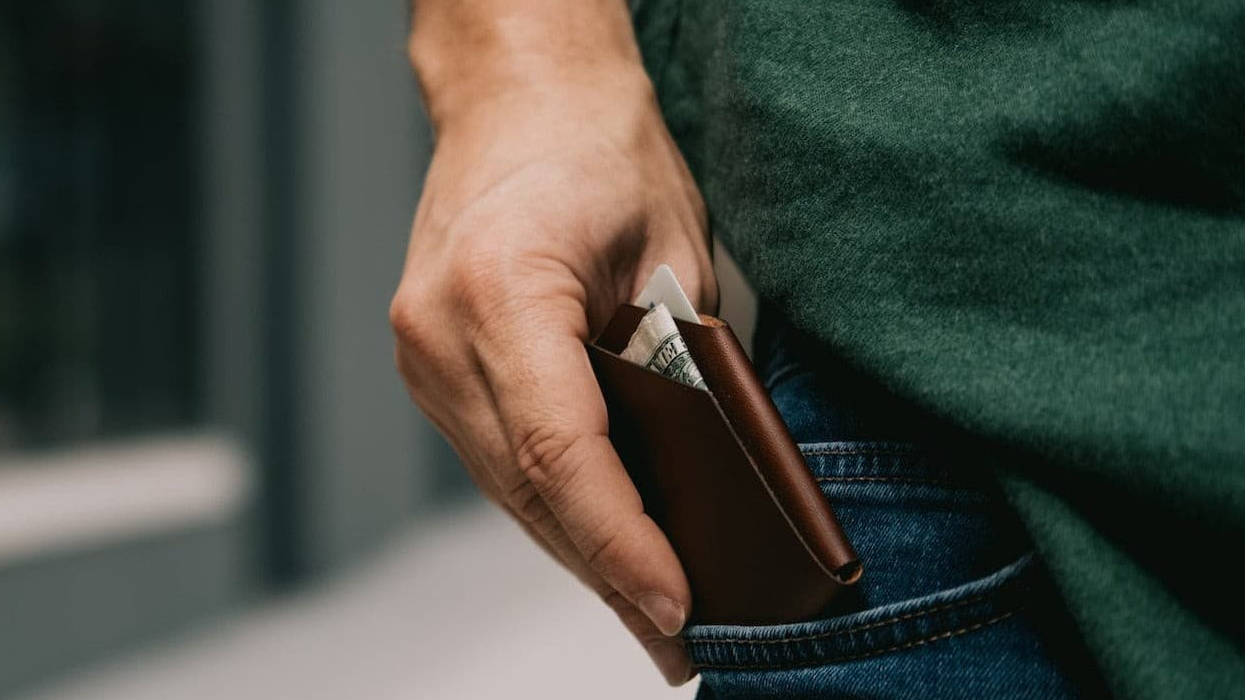 5 Motive Să Alegi un Portcard de Piele